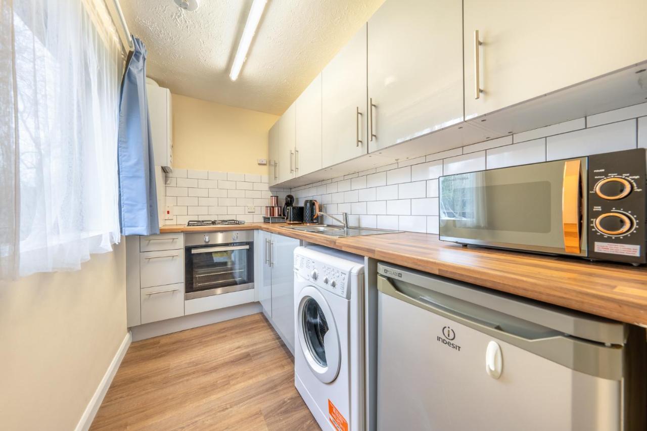 Grange Studio Apartment - Heathrow Staines-upon-Thames Dış mekan fotoğraf