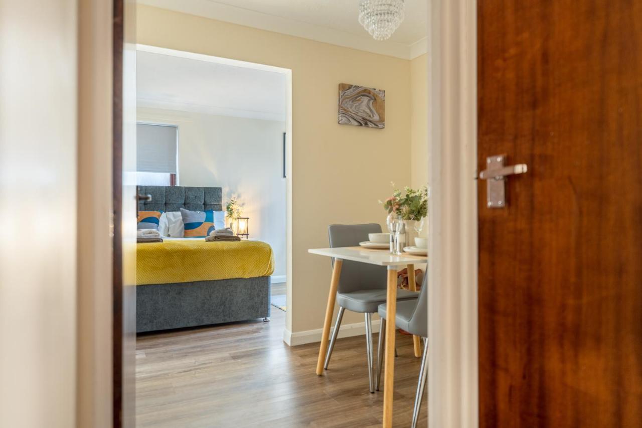 Grange Studio Apartment - Heathrow Staines-upon-Thames Dış mekan fotoğraf