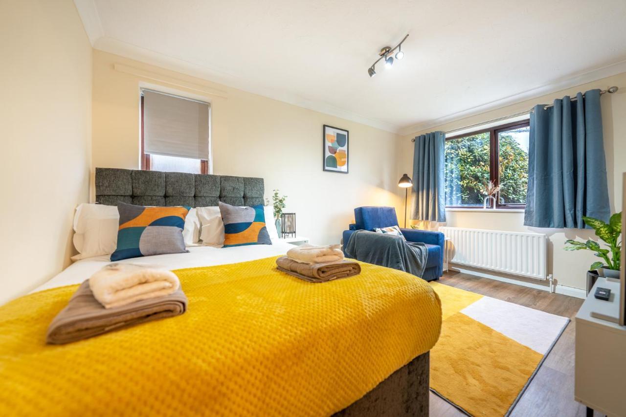 Grange Studio Apartment - Heathrow Staines-upon-Thames Dış mekan fotoğraf